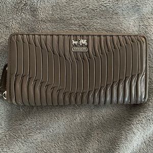 COACH 46481 Madison Bone Gathered Leather Accordion Zip Wallet/Clutch
